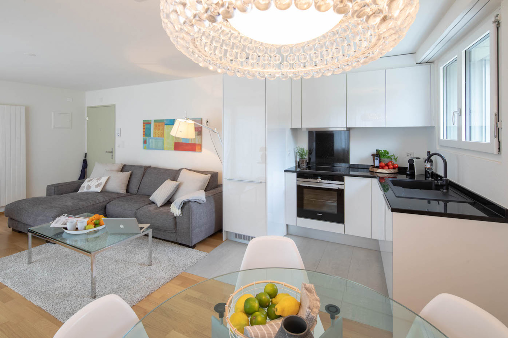 RO2050_apartment-mieten-zuerich-rotachstrasse-20living